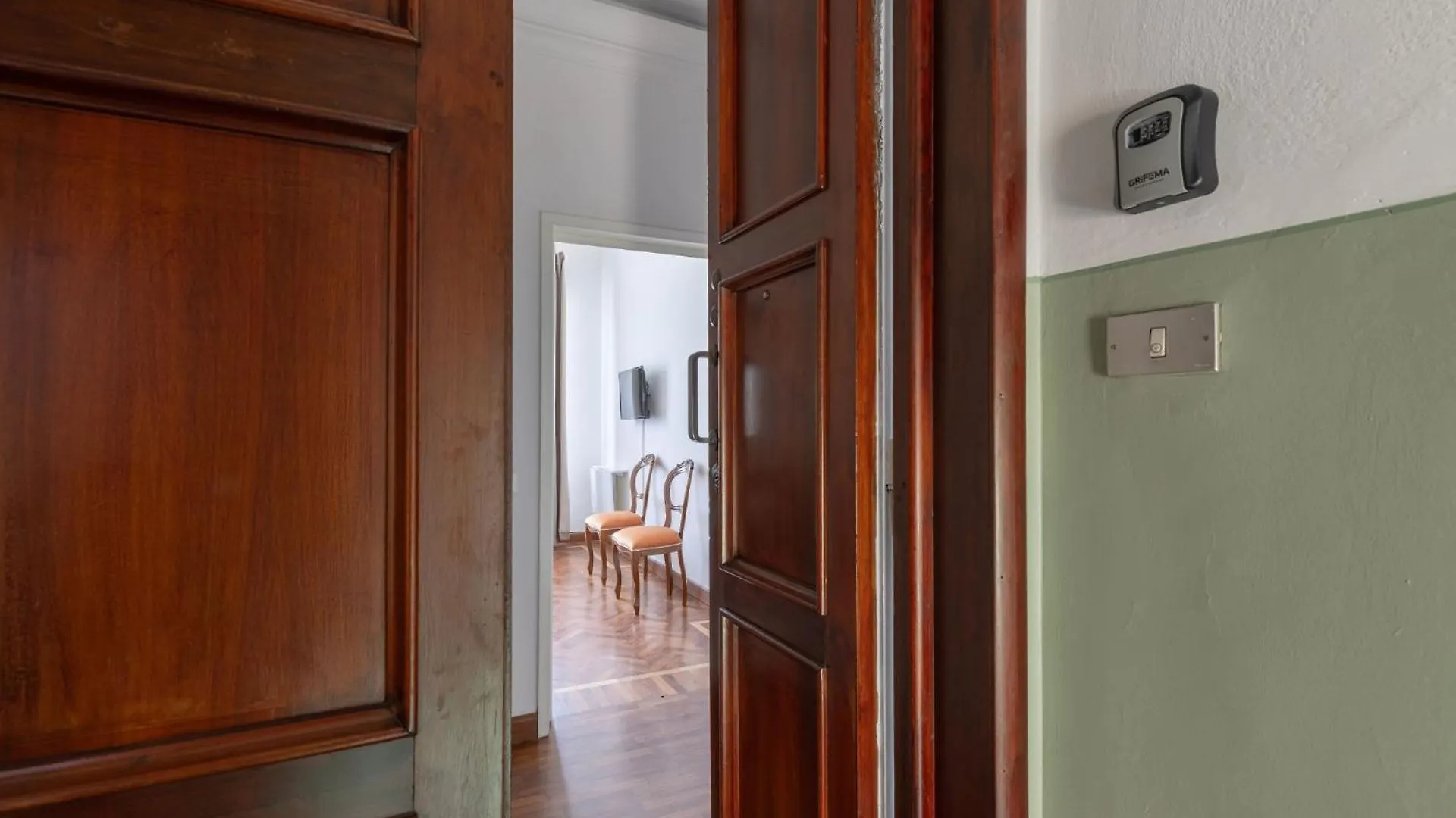 Family Large Apartment In פירנצה 0*,