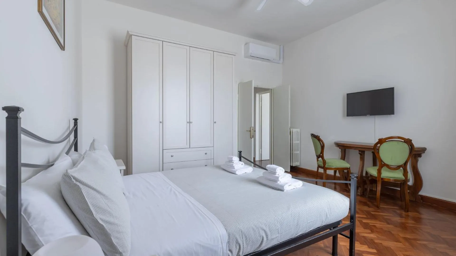 Family Large Apartment In Firenze
